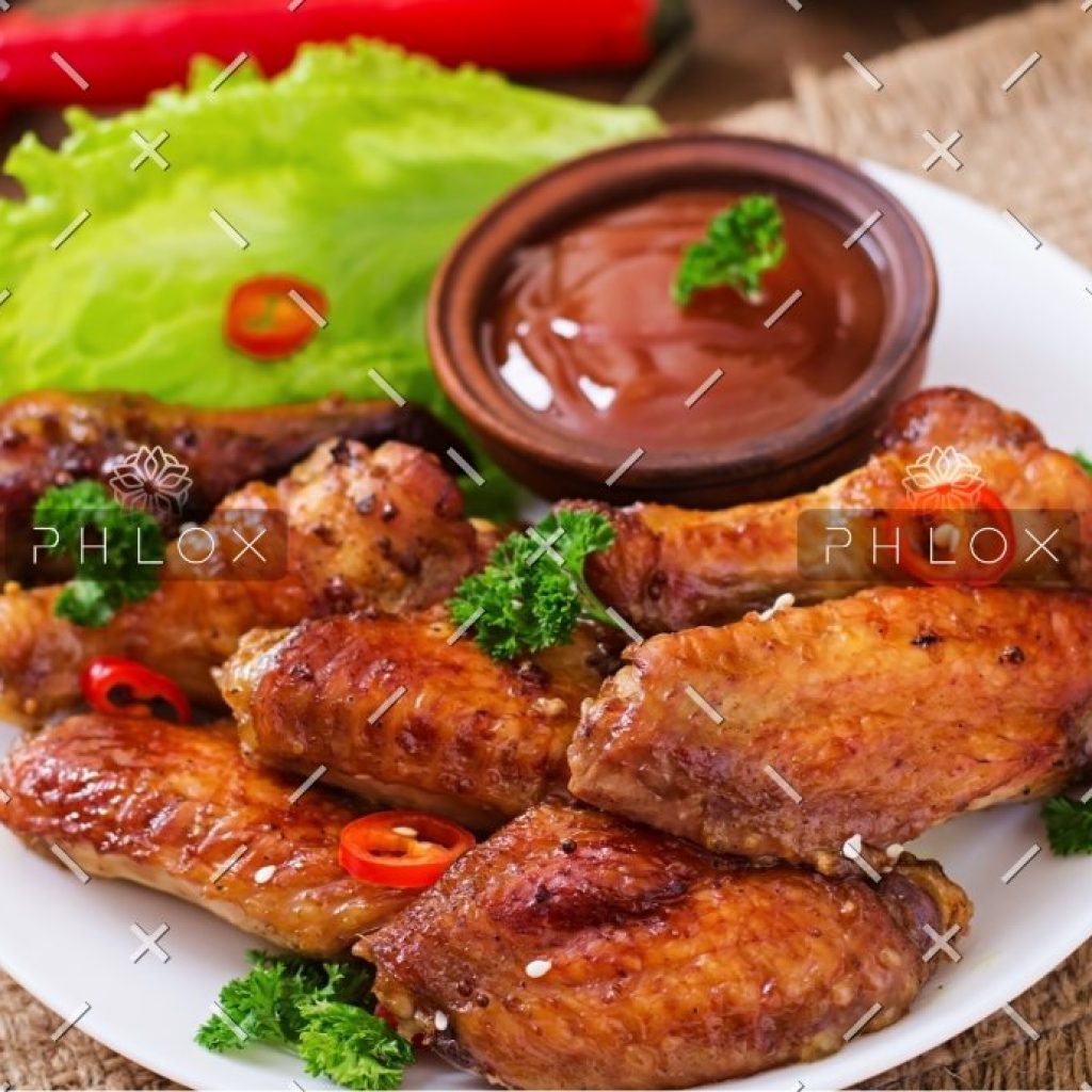 sour-sweet-baked-chicken-wings-and-sauce-PYAGX99